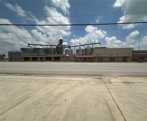 8 W Mesquite Ave, Rogers, TX, 76569-4075 | Card Image