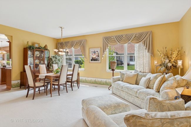 21513 W Douglas Ln, Condo with 3 bedrooms, 2 bathrooms and 2 parking in Plainfield IL | Image 5