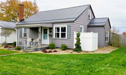 825 E College St, Alliance, OH, 44601-4942 | Card Image