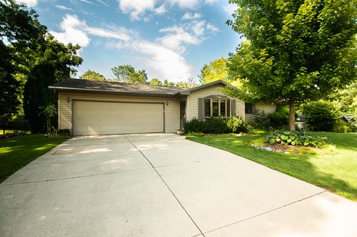 7830 W Renee Rue, Dixon, IL, 61021-9570 | Card Image