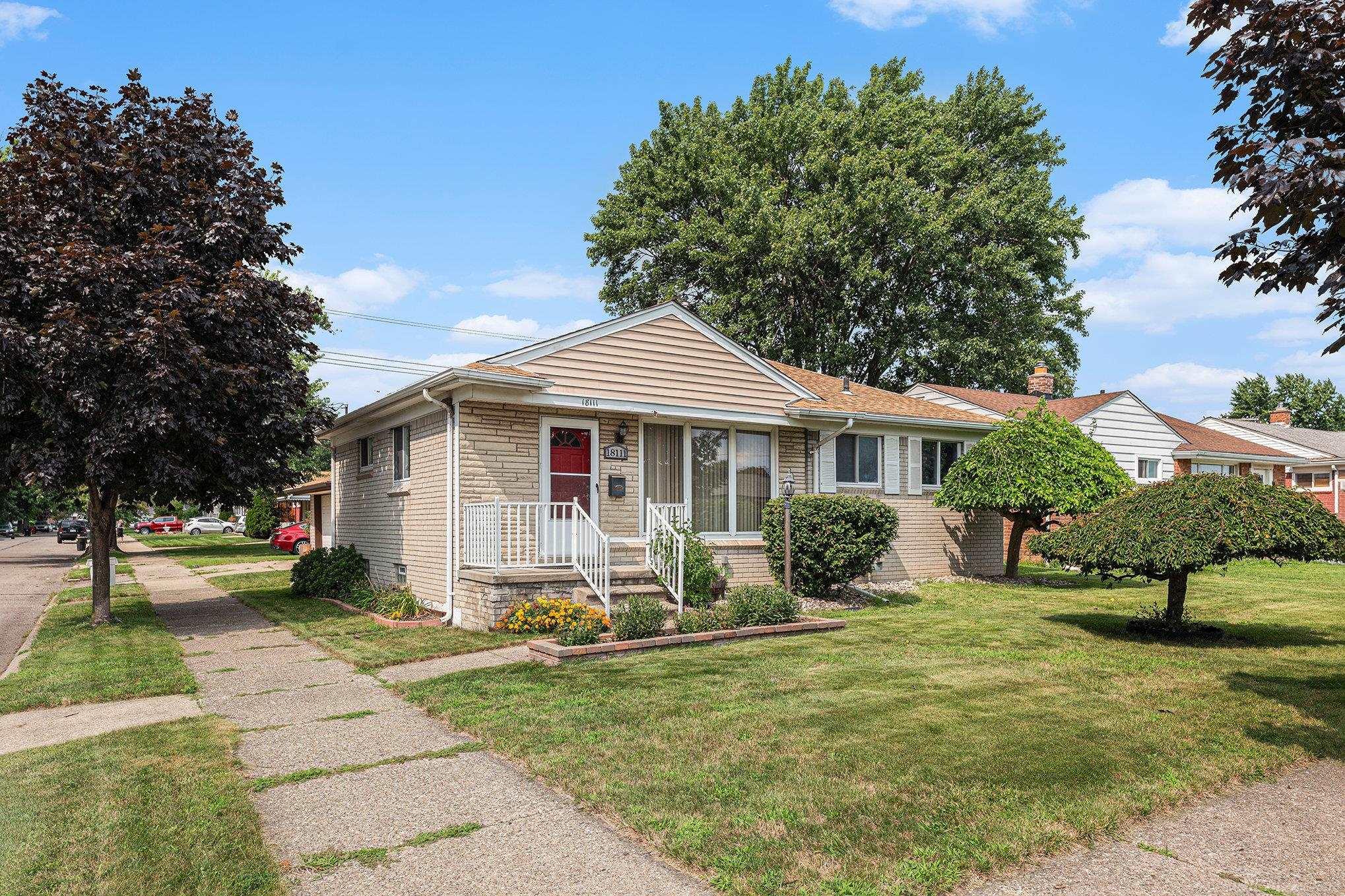 Buckhannon St, Roseville, MI 48066