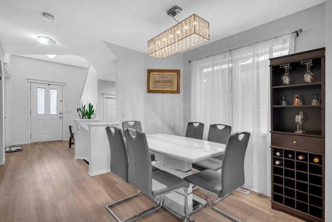 2082 Bridlemeadows Manor Sw, Home with 4 bedrooms, 3 bathrooms and 2 parking in Calgary AB | Image 17