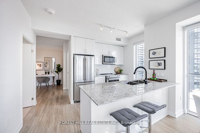 1209 - 4085 Parkside Village Dr, Condo with 3 bedrooms, 2 bathrooms and 1 parking in Mississauga ON | Image 9