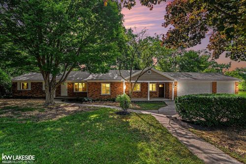 2871 Harvey St, Rochester Hills, MI, 48309-3640 | Card Image