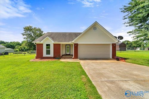 162 Saint Clair Dr, New Market, AL, 35761-8141 | Card Image