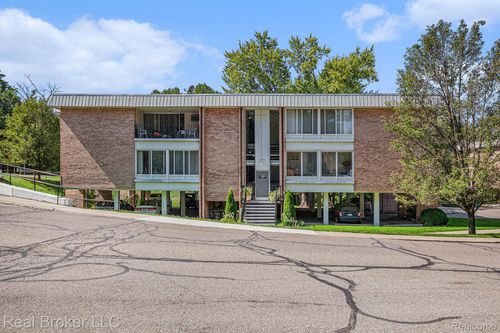 32000 Grand River Ave, Farmington, MI, 48336-4158 | Card Image