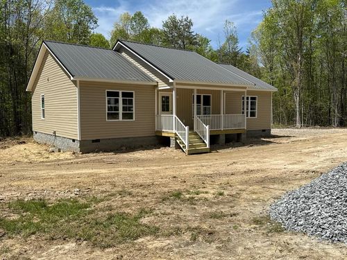 284 Hughes Rd, Farmville, VA, 23901-7199 | Card Image