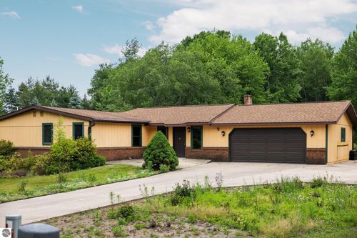6239 Lancaster Ln, Cadillac, MI, 49601-9533 | Card Image