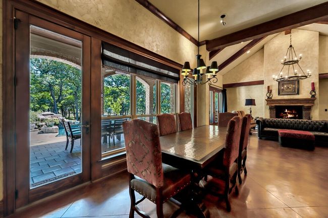 565 Lost Hunters Cyn, House other with 5 bedrooms, 5 bathrooms and 3 parking in China Spring TX | Image 15