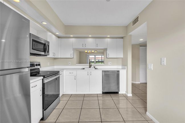 APT-403C - 12551 Sw 16 Th Ct, Condo with 2 bedrooms, 2 bathrooms and null parking in Pembroke Pines FL | Image 5