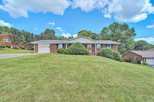 6727 Northway Dr, Roanoke, VA, 24019-4218 | Card Image