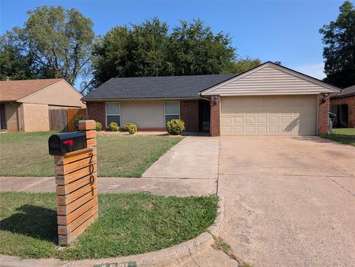 2001 Oakhollow Dr, Norman, OK, 73071-1207 | Card Image
