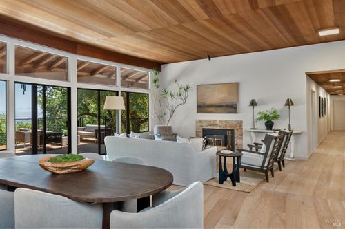 18492 White Oak Drive, Sonoma, CA, 95476 | Card Image