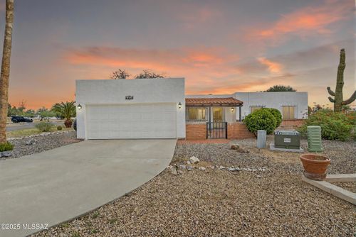 1560 N Paseo Del Cervato, Green Valley, AZ, 85614-4144 | Card Image
