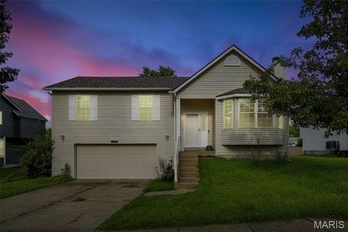 14459 Williamsburg Manor Dr, Florissant, MO, 63034-1754 | Card Image