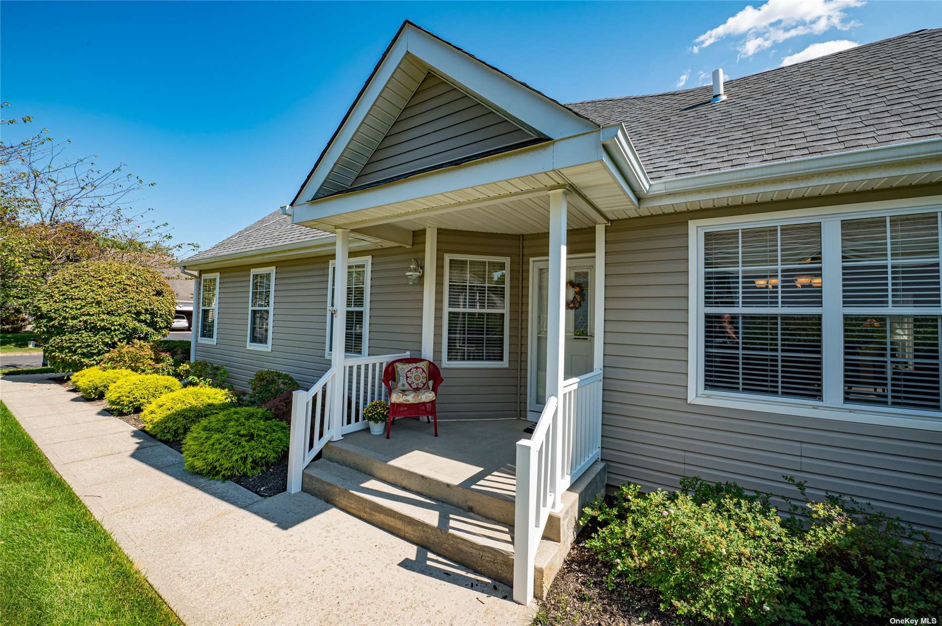 Goose Neck Ln, Riverhead, NY 11901