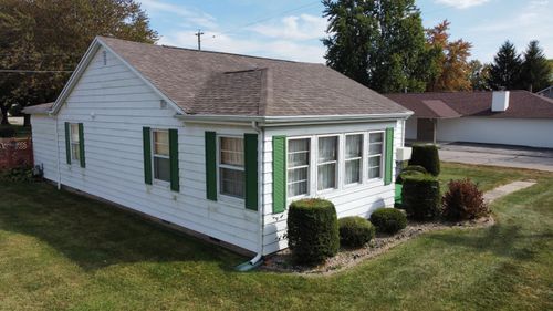 402 N Washington St, Swayzee, IN, 46986-9582 | Card Image
