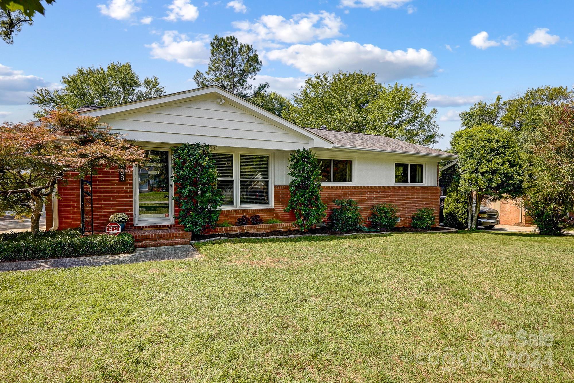 Delgany Dr, Charlotte, NC 28215