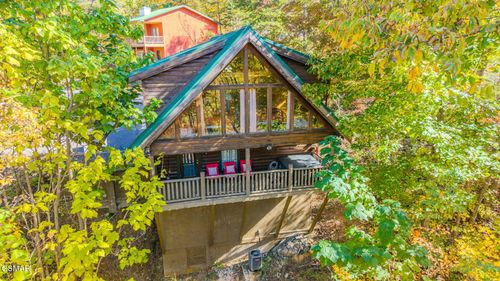 2105 Rabbit Point Way, Sevierville, TN, 37876-8832 | Card Image