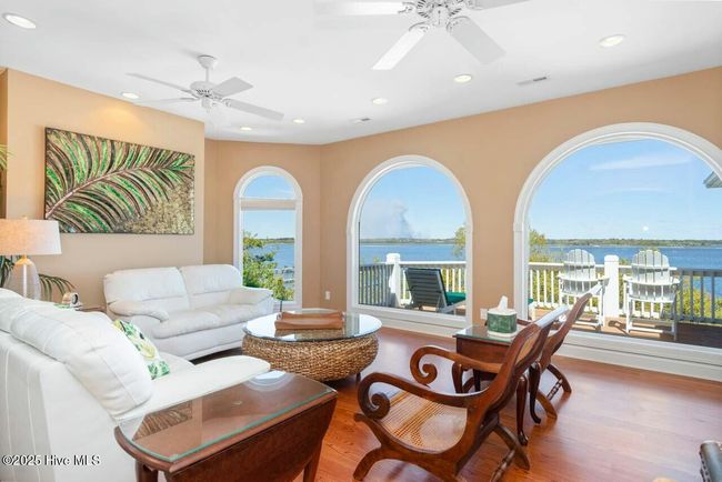 Family Room | Image 59