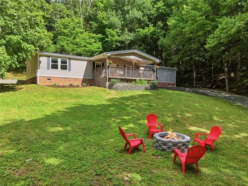 984 Cobbs Creek Rd, Boone, NC, 28607-8284 | Card Image