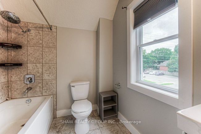 909 Moore St, House other with 3 bedrooms, 1 bathrooms and 2 parking in Cambridge ON | Image 18