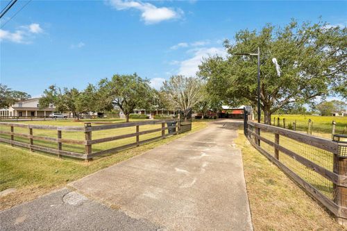 1290 County Road 145, Alvin, TX, 77511-7756 | Card Image