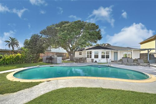 8010 Ocean Dr, Beach City, TX, 77523-9109 | Card Image