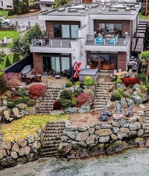 10303 Resthaven Dr, Sidney, BC, V8L3H2 | Card Image