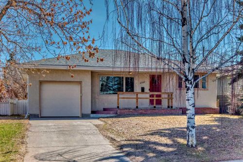 2506 21 Street Sw, Home with 3 bedrooms, 2 bathrooms and 3 parking in Calgary AB | Card Image