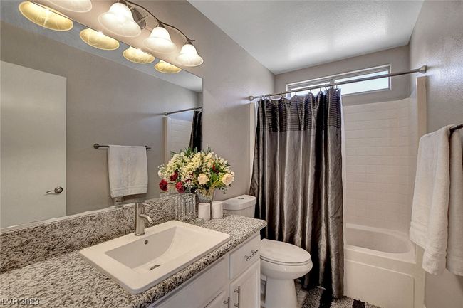 Upstairs Bathroom | Image 44