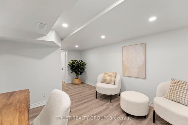 121 Palmerston Ave, House attached with 4 bedrooms, 3 bathrooms and null parking in Toronto ON | Image 18