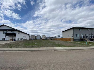 335 17 St E, Home with 0 bedrooms, 0 bathrooms and null parking in Brooks AB | Image 2