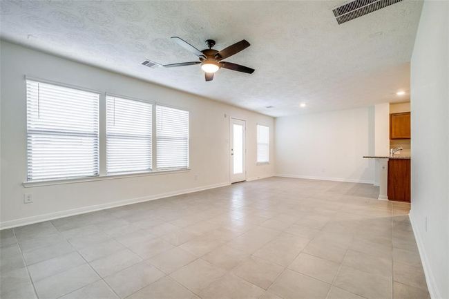 Family Room | Image 4