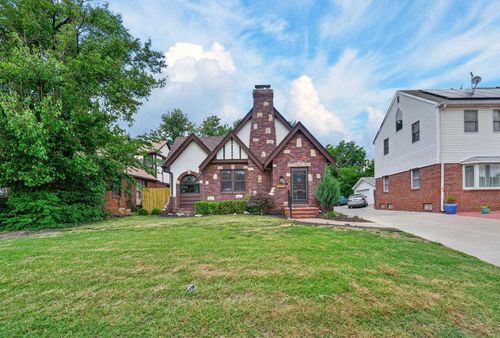 211 N Oliver Ave, Wichita, KS, 67208-4033 | Card Image