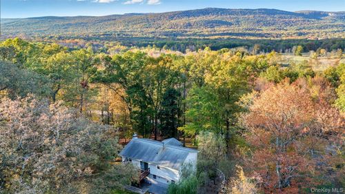 111 Tillson Lake Rd, Wallkill, NY, 12589-3265 | Card Image