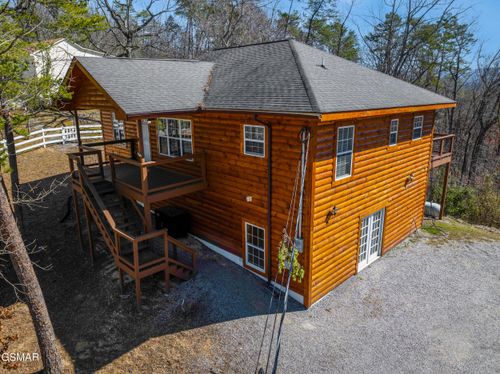 843 Lloyd Huskey Rd, Pigeon Forge, TN, 37863-4262 | Card Image