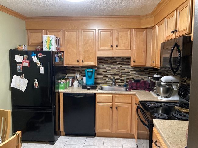 APT-18 - 2 Summit Dr, Condo with 1 bedrooms, 1 bathrooms and null parking in Reading MA | Image 7