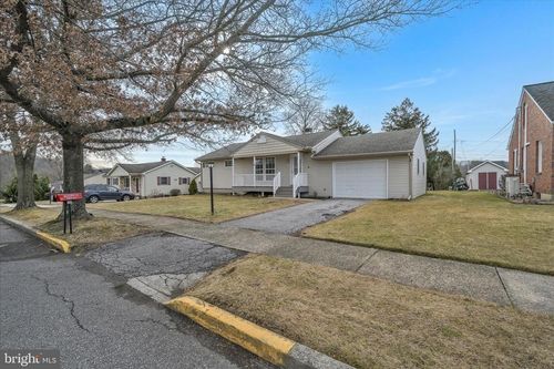 110 Walnut Street, Pine Grove, PA, 17963 | Card Image