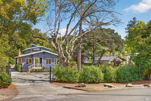 82 Shady Ln, Ross, CA, 94957-9676 | Card Image