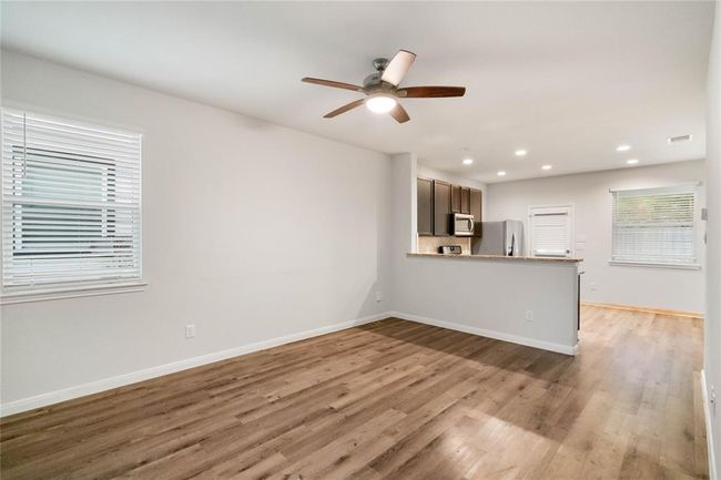 Spacious living room | Image 6