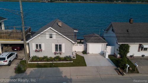 105 Gratiot Blvd, Marysville, MI, 48040-1174 | Card Image