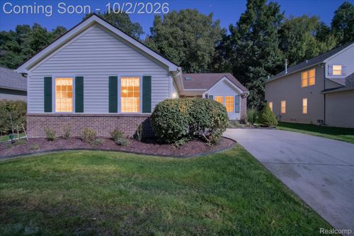 2697 Signature Cir, Pinckney, MI, 48169-8168 | Card Image