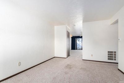 1011 Berkley Circle, Condo with 2 bedrooms, 1 bathrooms and null parking in Mishawaka IN | Image 3