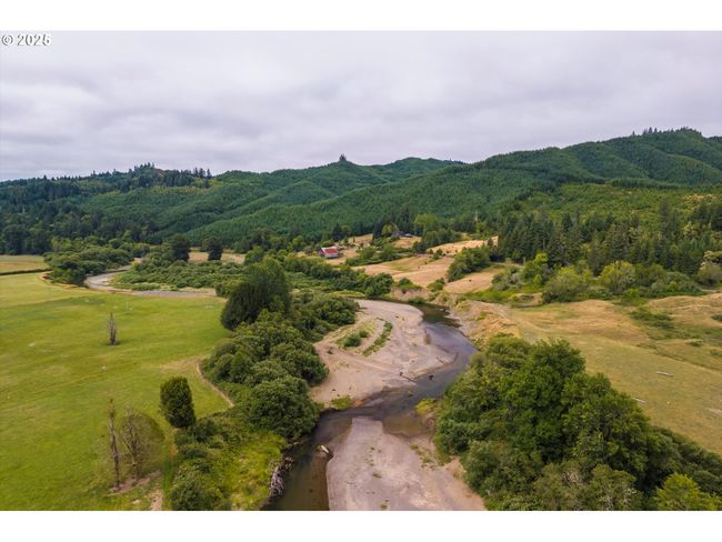 51372 Old Broadbent Rd, House other with 3 bedrooms, 2 bathrooms and 2 parking in Myrtle Point OR | Image 39