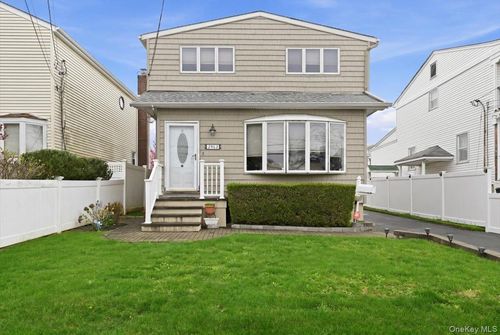2962 Higgins St, Oceanside, NY, 11572-3107 | Card Image