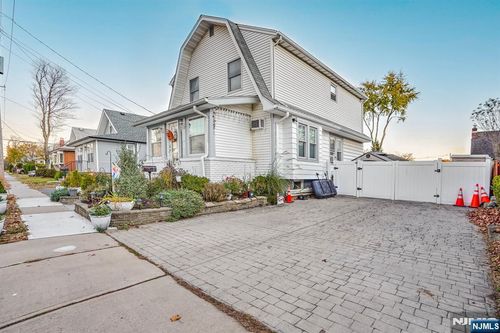 3-04 Bergen Ave, Fair Lawn, NJ, 07410-1234 | Card Image