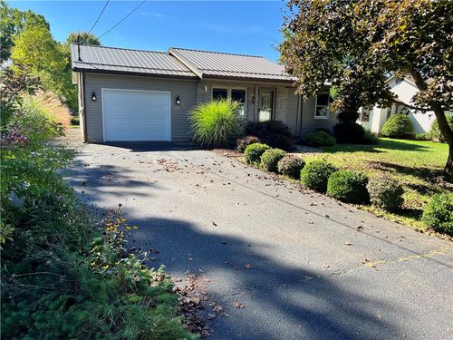 8 Durst St, Greenville, PA, 16125-1407 | Card Image