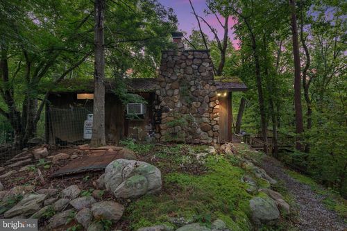 1272 Shipwreck Rd, Shenandoah, VA, 22849-3937 | Card Image