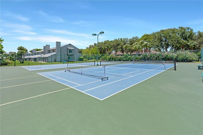 894 Ne Sandalwood Pl, Townhouse with 3 bedrooms, 3 bathrooms and null parking in Jensen Beach FL | Image 48